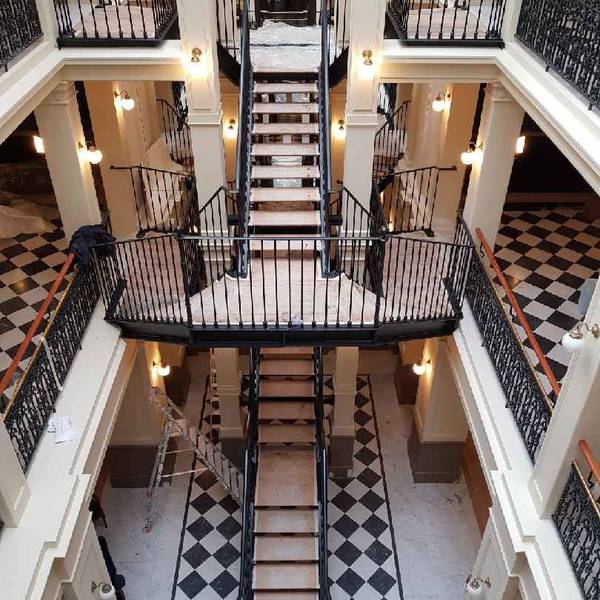 Fourniture et pose d_un escalier